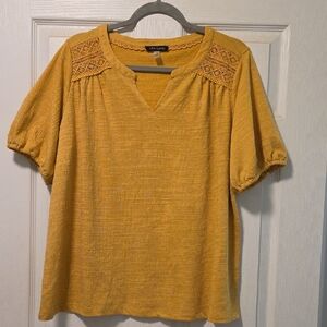 Cable & Gauge Mustard Crochet-Shoulder Short Sleeve Top